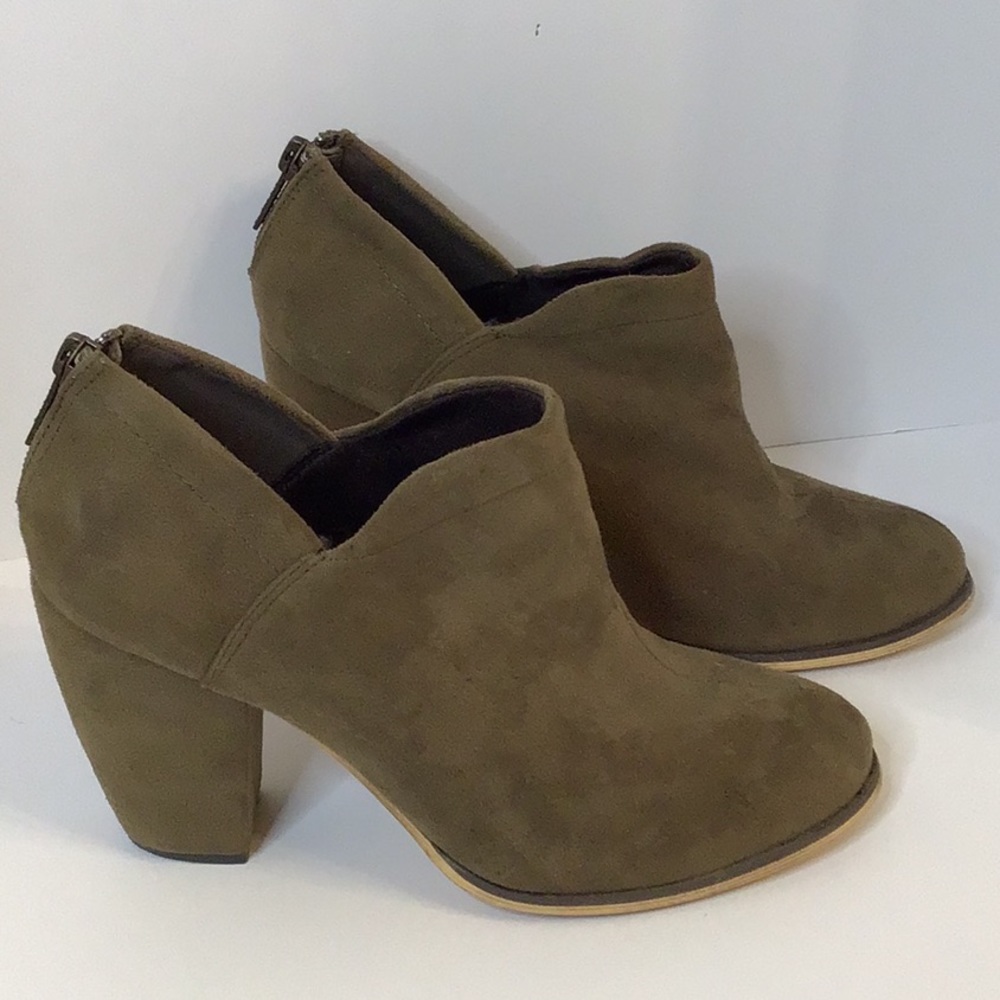 MICHAEL ANTONIO OLIVE GREEN SUEDE ANKLE HEEL BOOTS SZ 8 - Picture 1 of 16